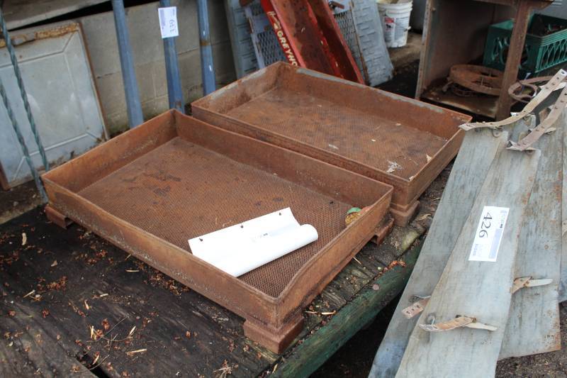 lot 422 image: Lot of (2) Metal Sifting Boxes