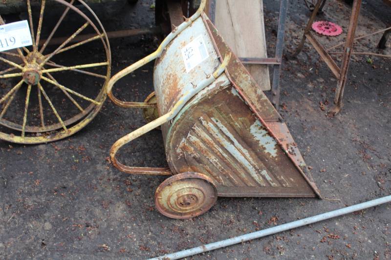 lot 434 image: Metal Wheelbarrow