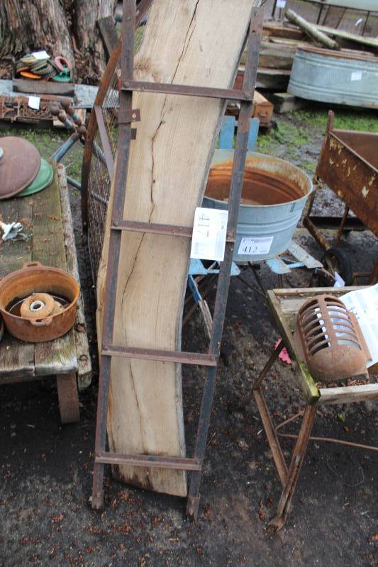 lot 417 image: 5ft. Metal Step Ladder