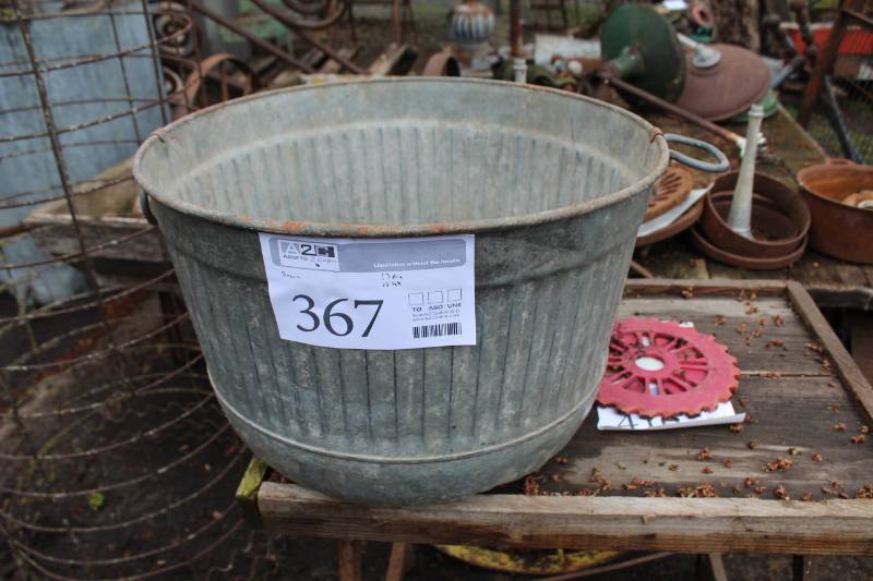 lot 367 image: Metal Wash Basin