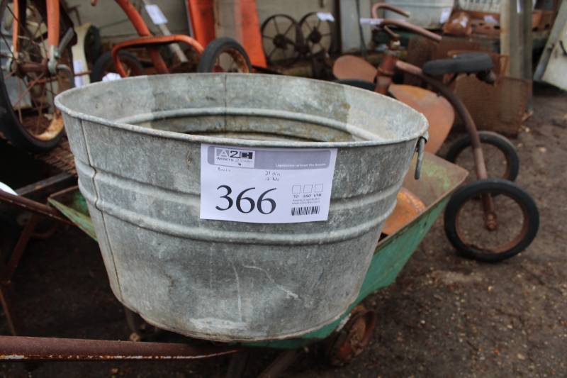 lot 366 image: Metal Wash Basin