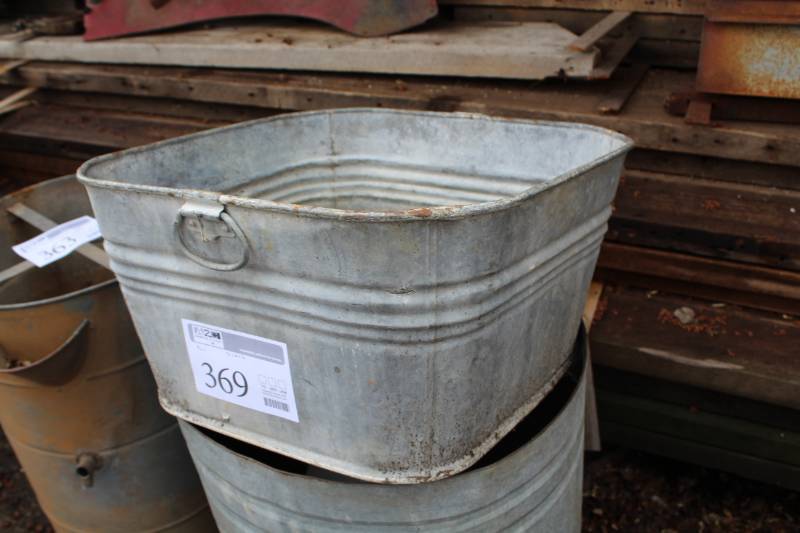 lot 369 image: Metal Wash Basin