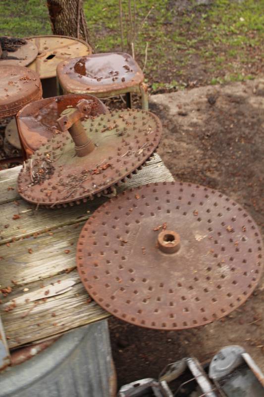 lot 402 image: Lot of (2) Metal Grinding Gears