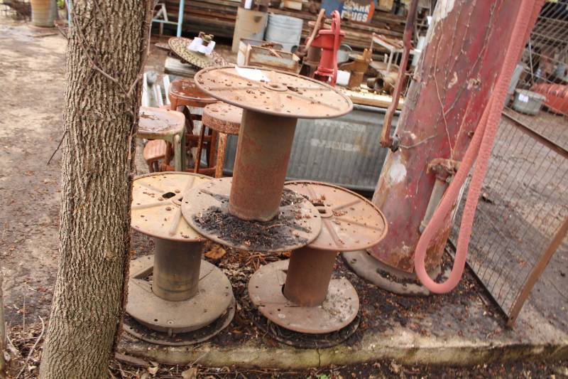 lot 400 image: Lot of (3) Metal Spools
