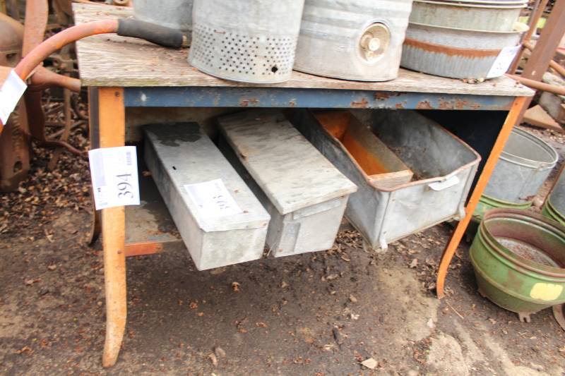 lot 394 image: Table