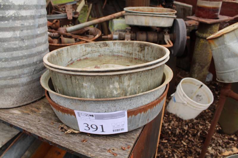 lot 391 image: Lot of (4) Metal Pans