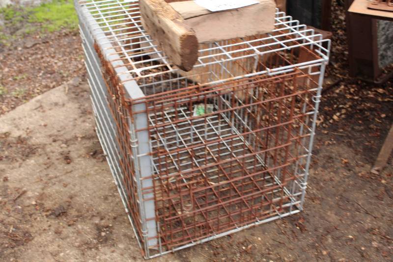 lot 399 image: Metal Dog Cage