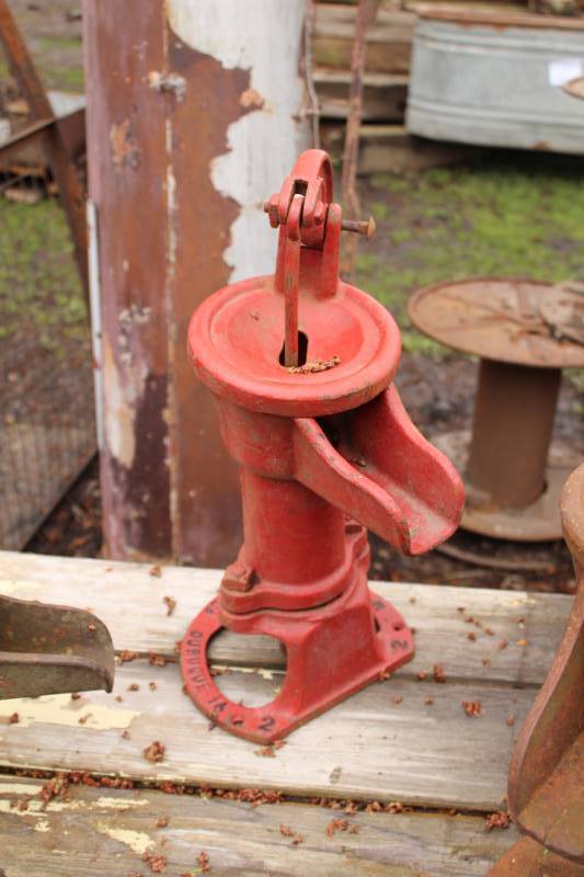 lot 406 image: Metal Water Pump Head
