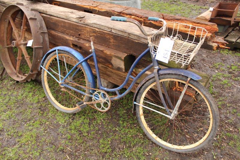 lot 454 image: Womens Bicycle