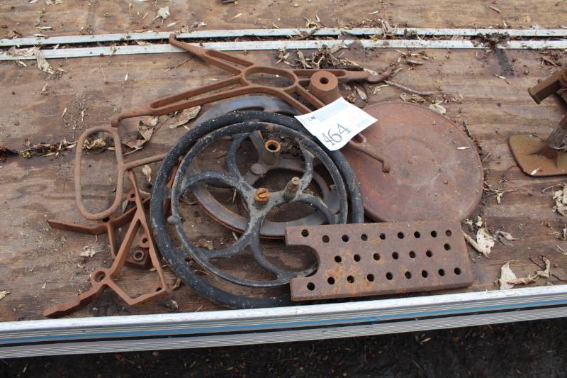 lot 464 image: Various Metal Objects - Grates, Brackets, And More