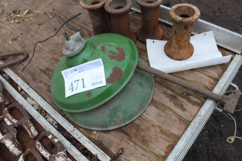 lot 471 image: Lot of (2) Metal Wall Lights
