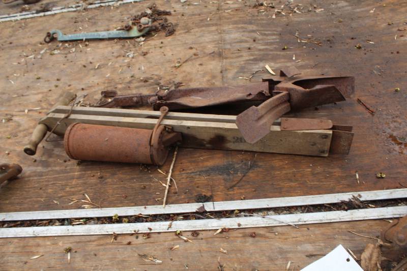 lot 475 image: Lot of (2) Old Metal Seeders