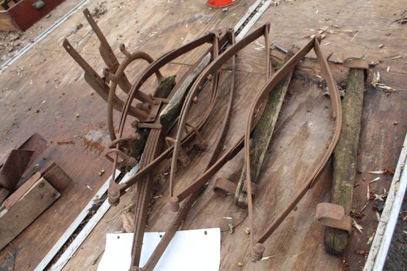 lot 476 image: Metal Spring Assemblies