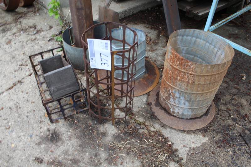 lot 377 image: Lot of (5) Metal Basin, Stands