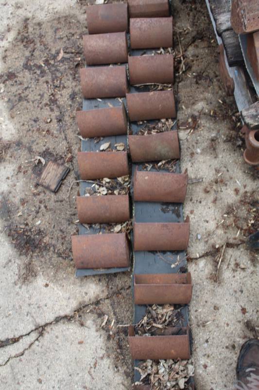 lot 386 image: Metal Scoops on Belt, Loose Metal Scoops