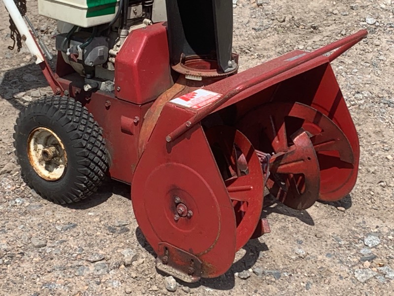 lot 20 image: Snapper Snow Blower