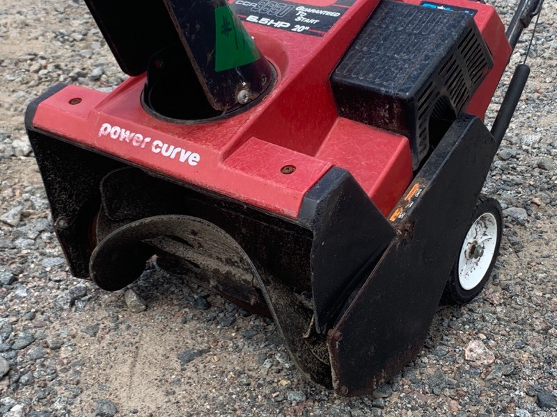 lot 19 image: Toro 3650 Snow Blower
