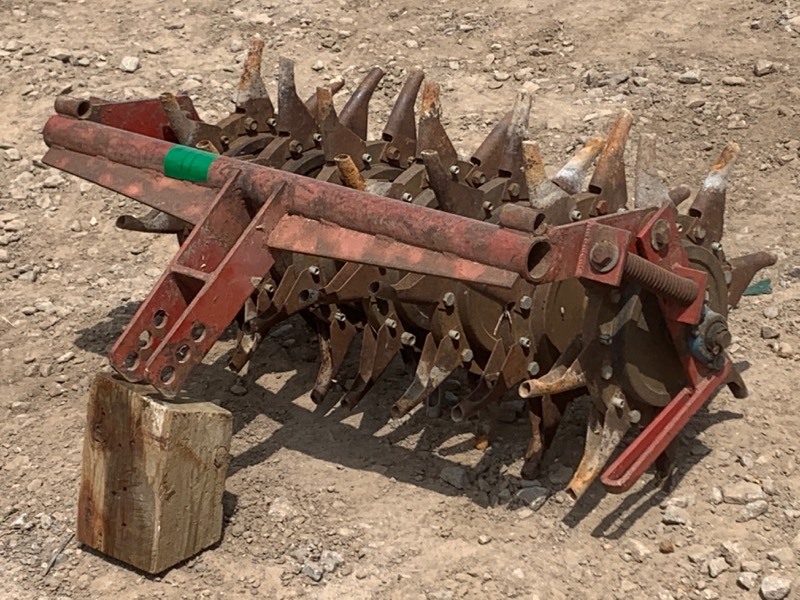 lot 11 image: 3-Point Lawn Aerator