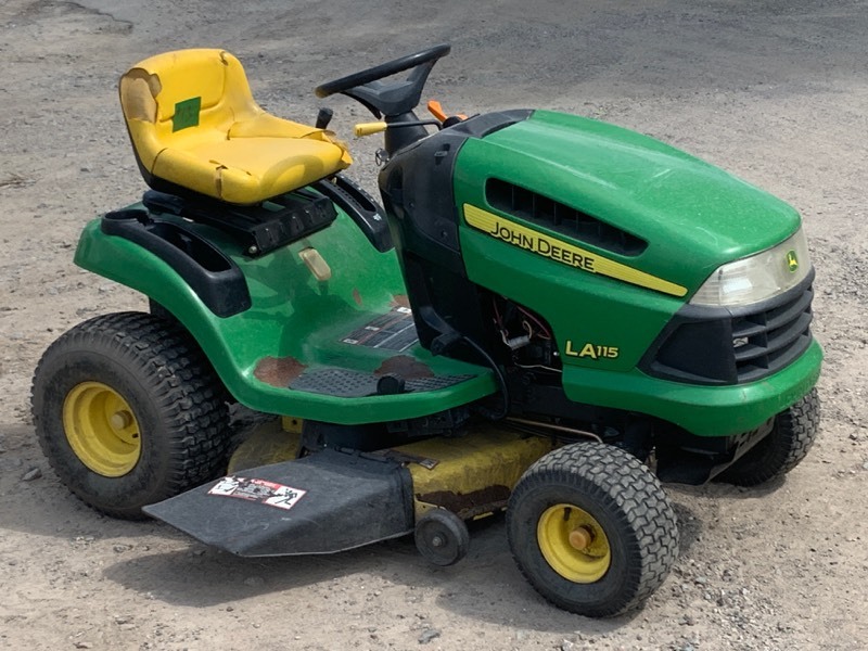 John deere la115 online lawn tractor