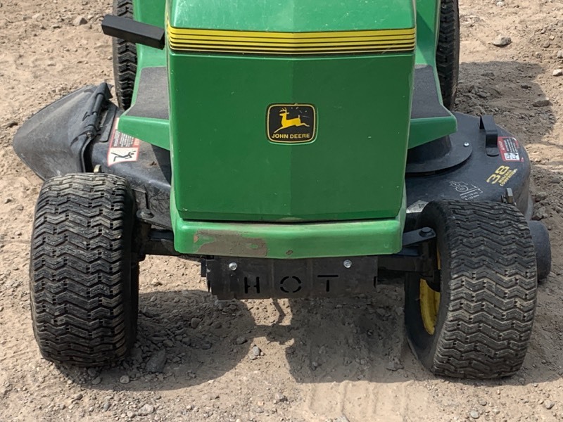 lot 14 image: John Deere STX38 Lawn Tractor