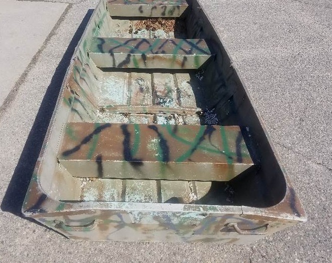 lot 7 image: 10 Foot Duck Boat