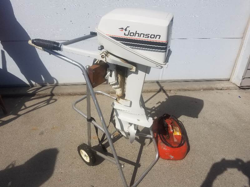 lot 12 image: 6 HP Johnson Boat Motor