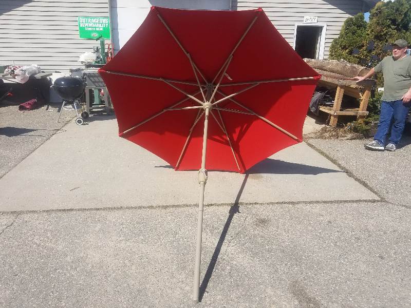 lot 45 image: Patio Umbrella