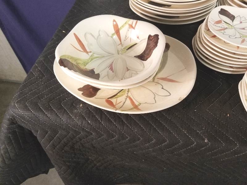 lot 64 image: Red Wing Pottery Dish Set
