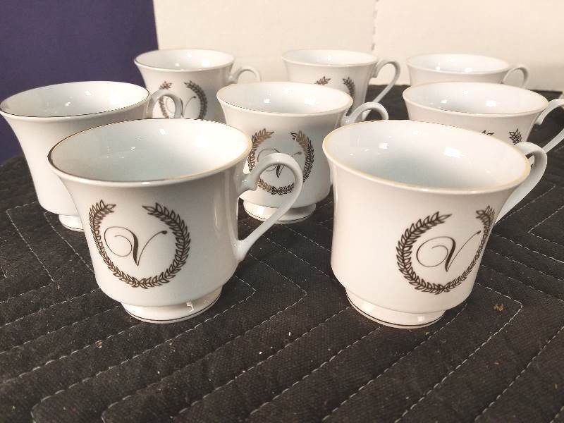 lot 65 image: Tienshan Fine China