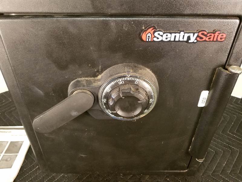 lot 71 image: Sentry Safe