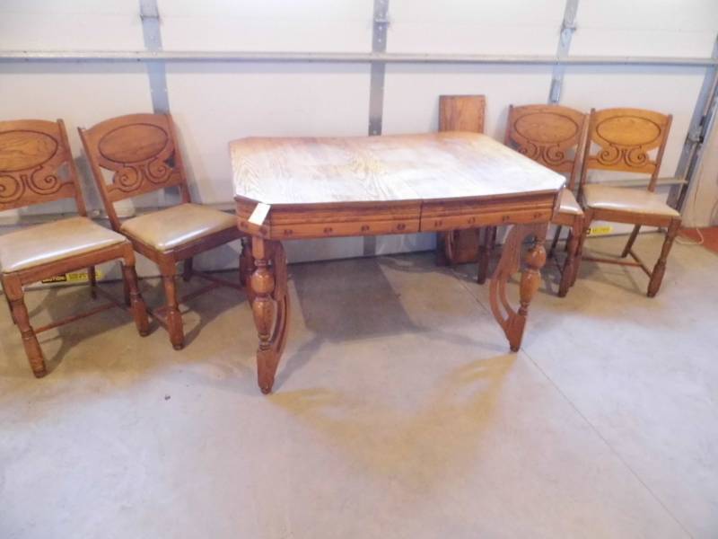 Table w Chairs