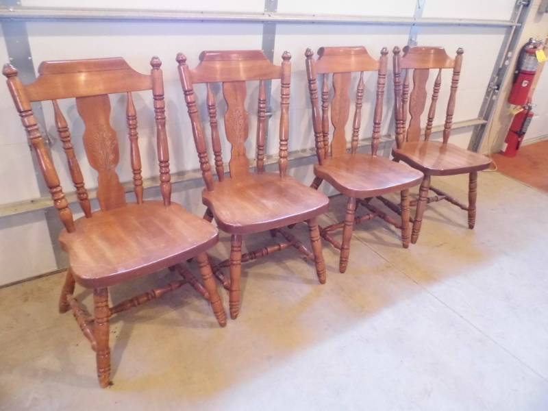 Pedestal Dining Table w Chairs