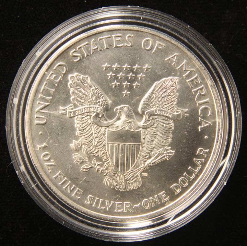 lot 10 image: 1995 AMERICAN SILVER EAGLE 1 TROY OZ. .999 FINE SILVER IN AIRTITE