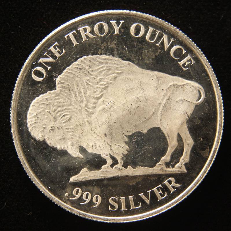 lot 34 image: 1 TROY OZ. .999 FINE SILVER INDIAN BUFFALO DESIGN
