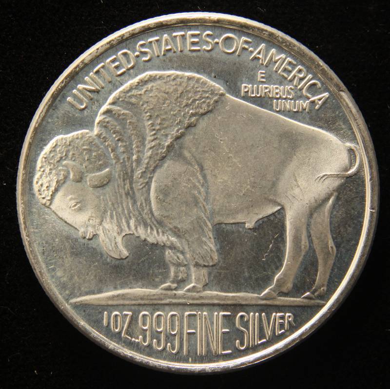 lot 70 image: 1 TROY OZ. .999 FINE SILVER INDIAN BUFFALO DESIGN
