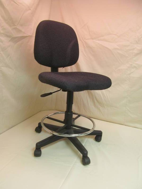 lot 5 image: office chair
