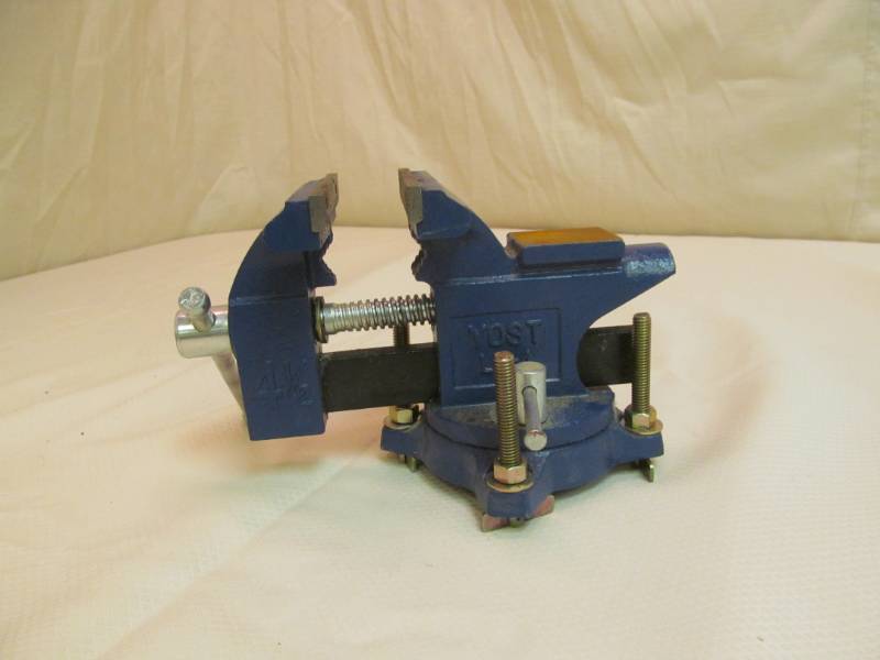 lot 17 image: Yost bench press