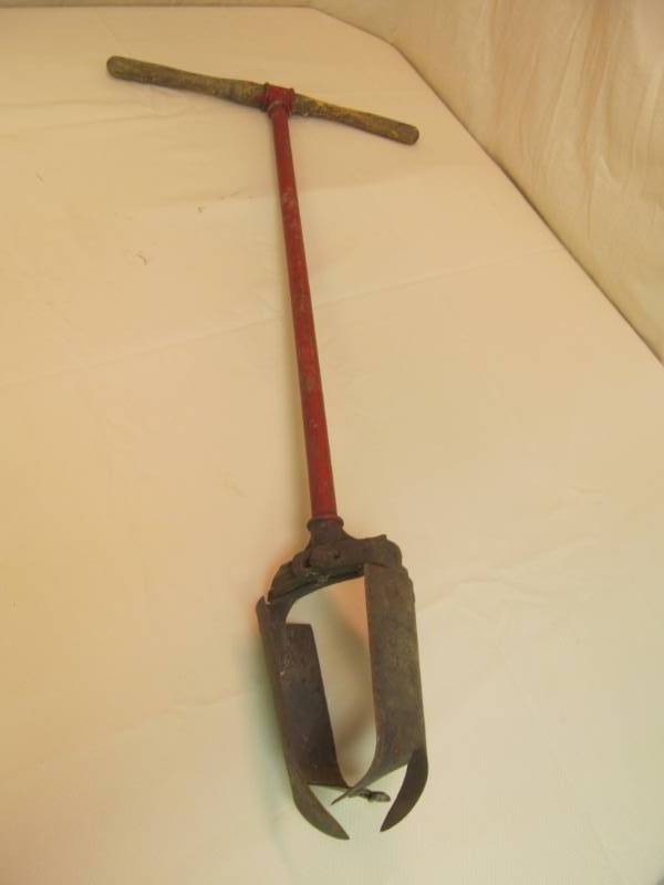 lot 34 image: post hole digger