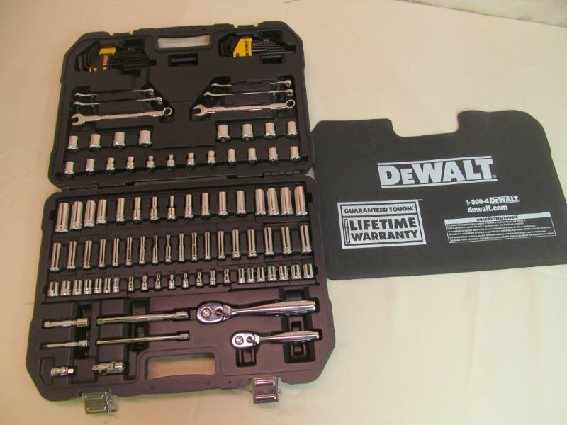 lot 46 image: Dewalt Mechanic tool set