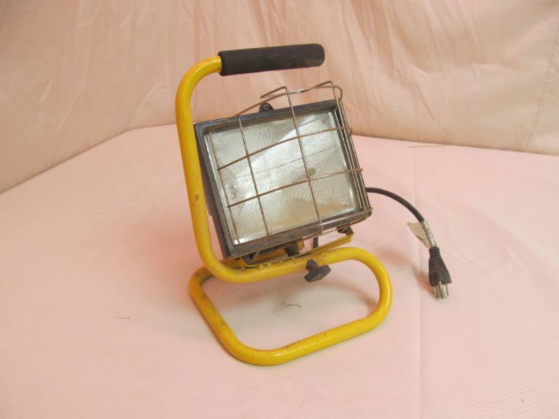 lot 48 image: Halogen work light