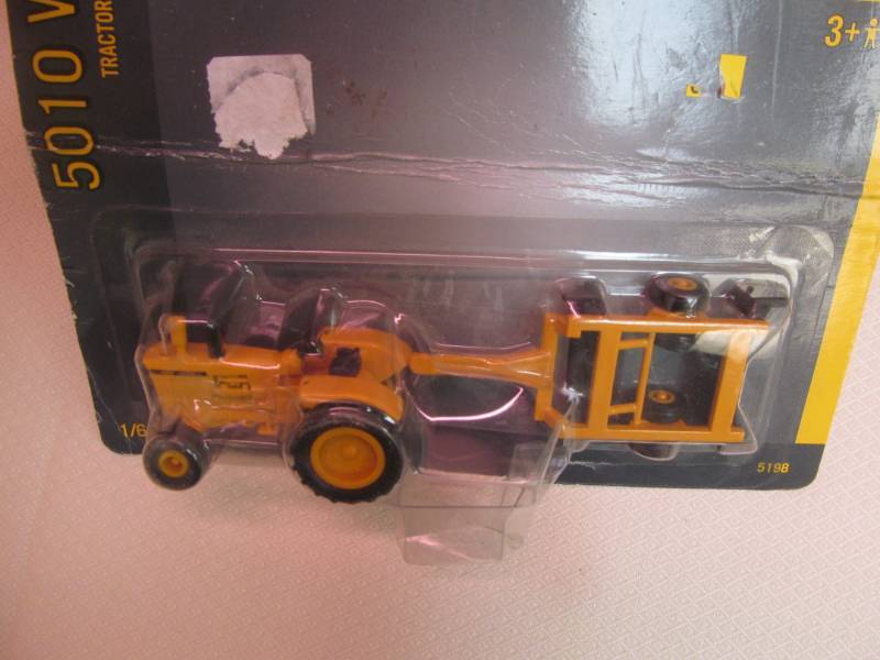 lot 82 image: John Deere 5010 with disc