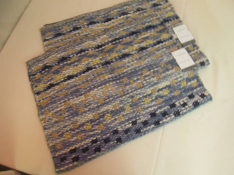lot 86 image: accent rugs