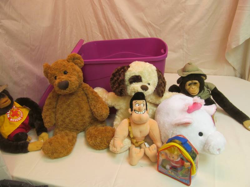 lot 89 image: Sterilite tote with plush animals