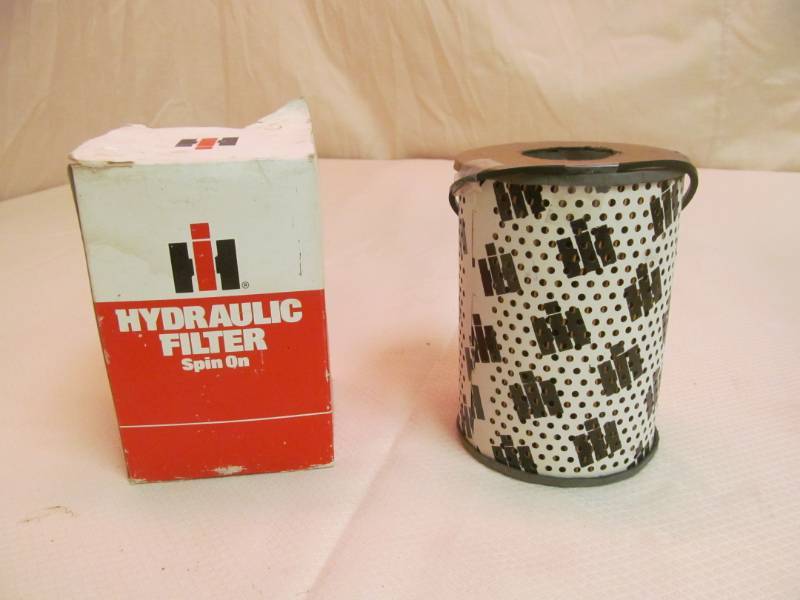 lot 100 image: vintage International filters