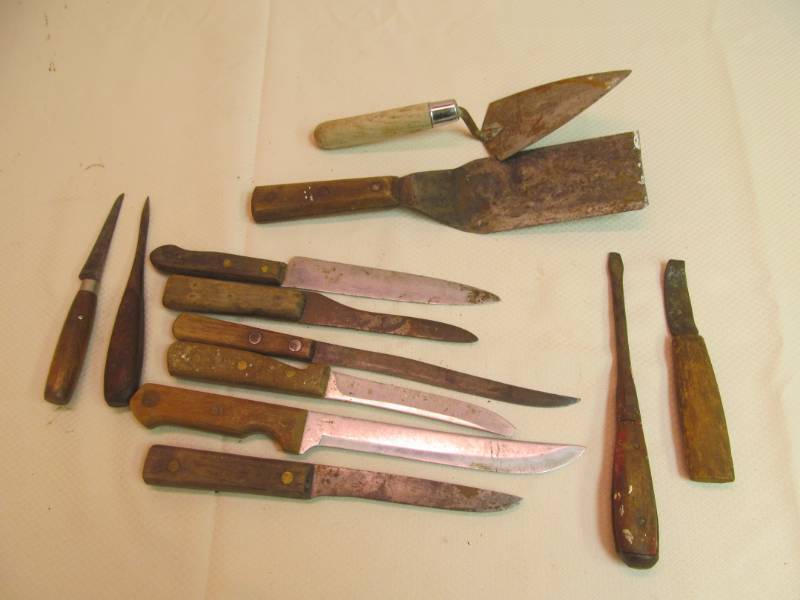 lot 106 image: vintage knives,tools,trowels