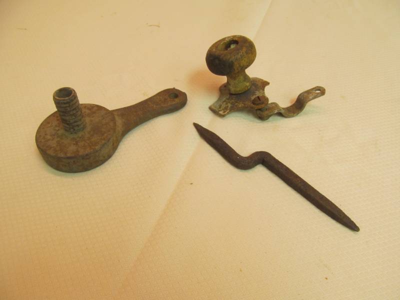 lot 111 image: vintage items