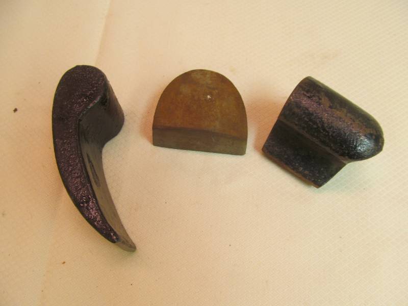 lot 115 image: anvils