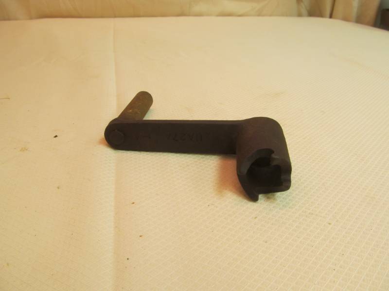 lot 117 image: Antique crank handle