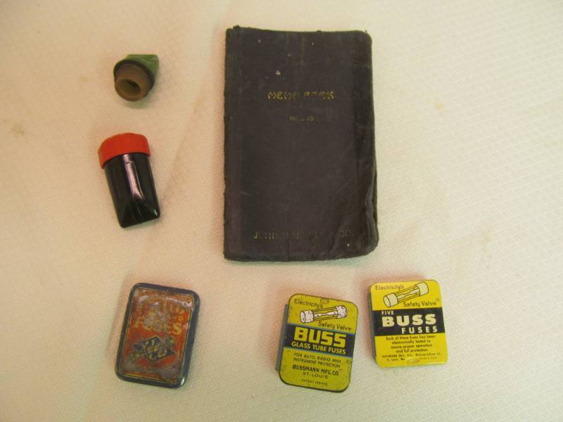 lot 124 image: vintage items