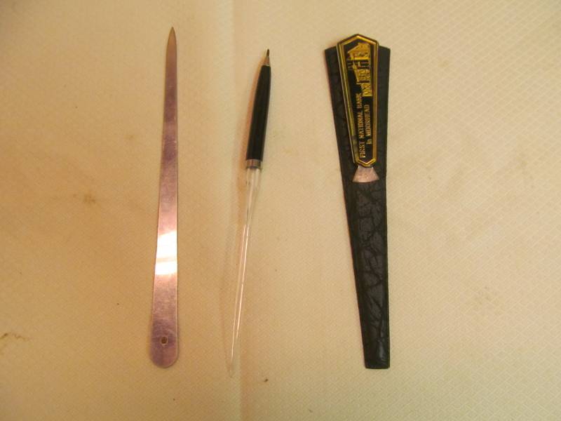 lot 126 image: vintage letter openers